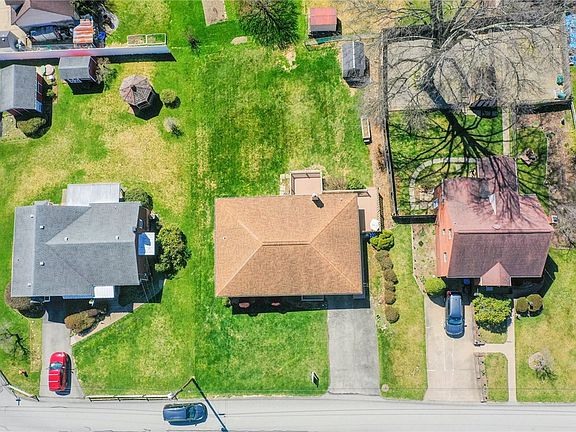 2nd image of 890 Alder Dr
