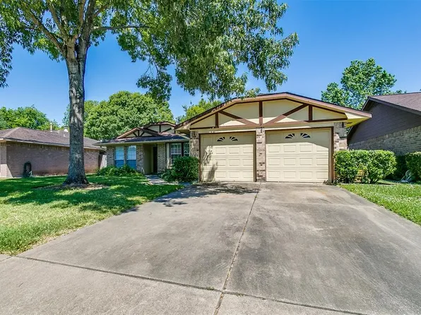 427 Woodrail Dr, Webster, TX 77598