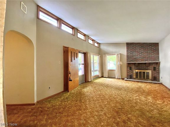 3rd image of 3301 Lincoln Dr