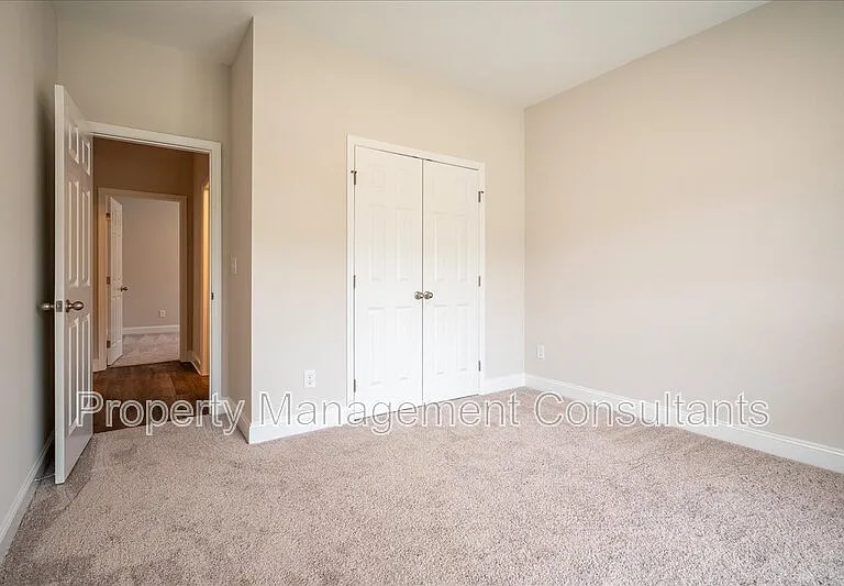 330 Creek Grove Ave — Photo 4