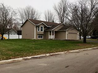 9202 Oakview Ln N, Maple Grove, MN 55369