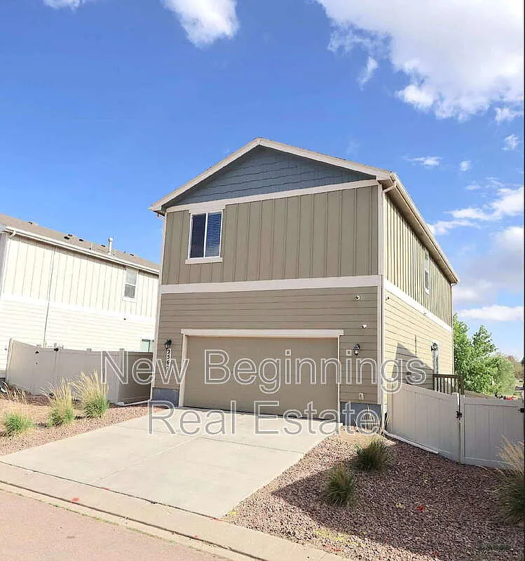 3 bed, 2.5 bath, 2530 sqft, $2,350 — Photo 4