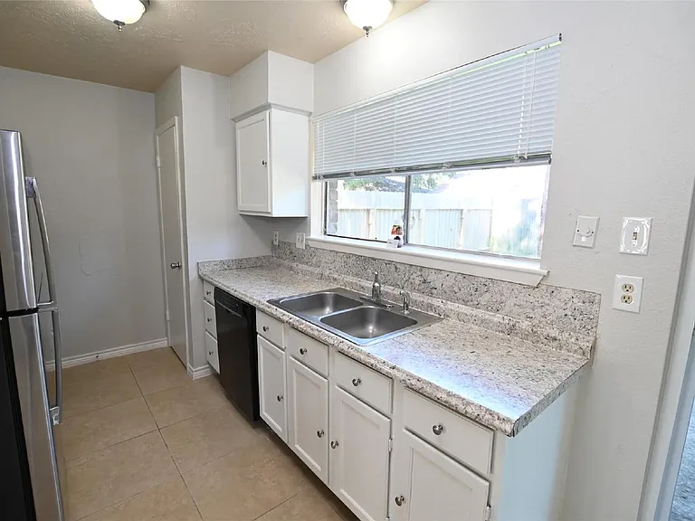 4615 Fitzwater Dr — Photo 10