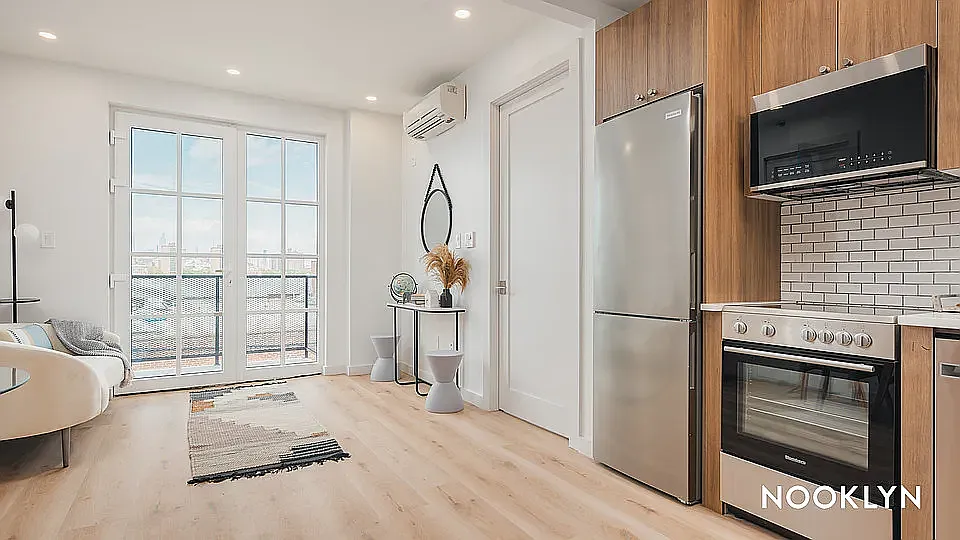 68 Gold Street — Photo 4