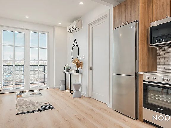 3rd image of 68 Gold St #4U