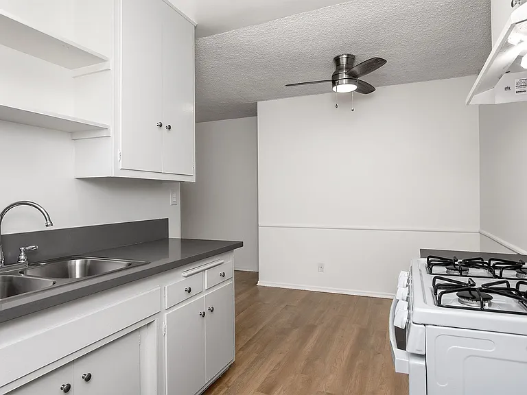 1132 Rosedale Ave — Photo 9
