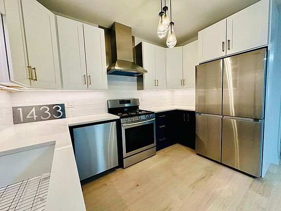 3rd image of 1433 N Fairfield Ave #1