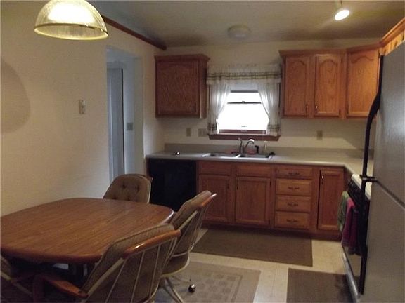4th image of 406 Revere Dr
