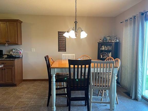 5th image of 106 Tamarack Dr