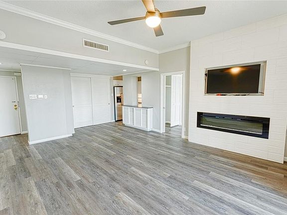 5th image of 4600 Ocean Dr APT 308