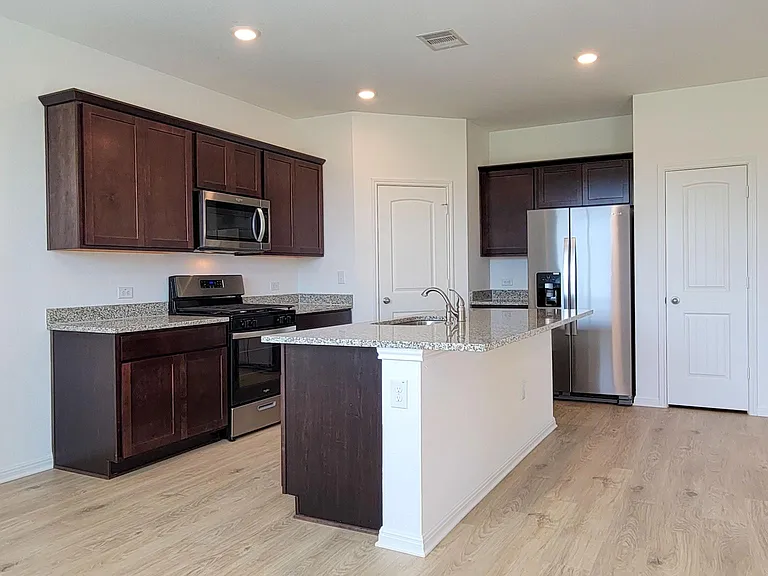 325 Brody Ln — Photo 3