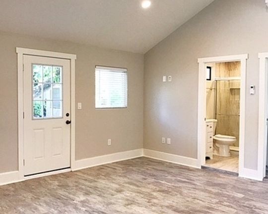 4th image of 392 E Altadena Dr