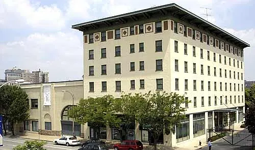 Drake Plaza Apartments — Photo 2