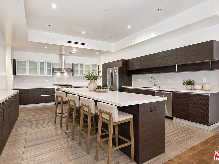225 S Hamilton Dr #106 — Photo 6