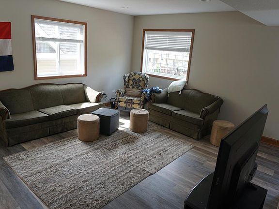2nd image of 1014 13th Ave SE