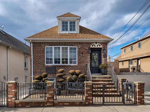 2138 49th St, Astoria, NY 11105