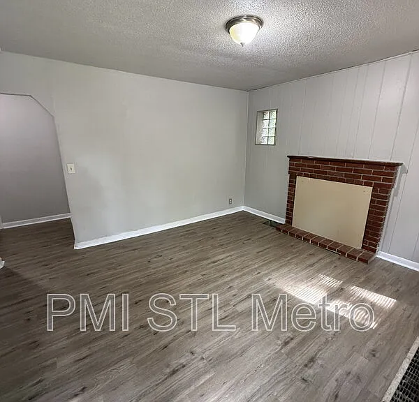 6170 Emerald Ave — Photo 2