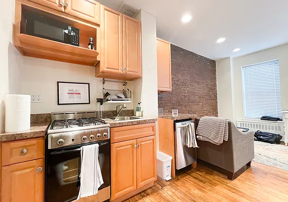 Rented by Kahen Properties | media 14
