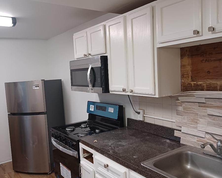 2nd image of 101 W Queen Ln Floor 2