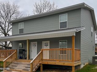 141/143 Oak St, Athens, TN 37303