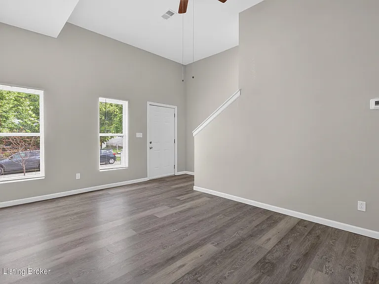 718 Camp St — Photo 9