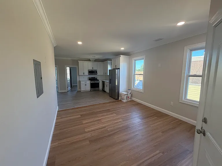 115 Wallington Ave — Photo 5