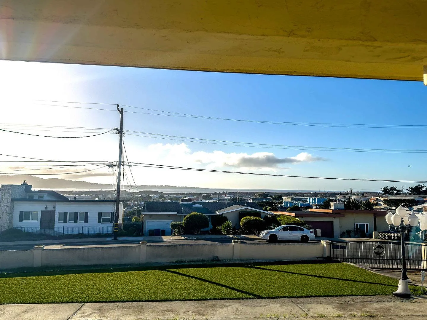 1976 Grandview St photo 1