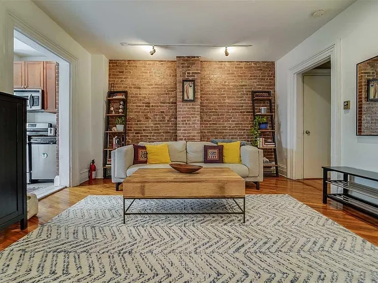 138 Garden St — Photo 1