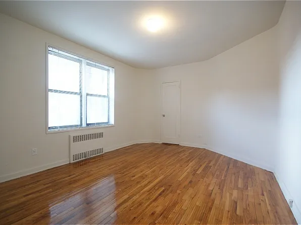 71-11 Yellowstone Boulevard image 1 of 8