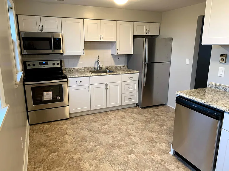 550 Elm St #A — Photo 4