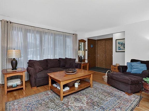 3rd image of 4422 Blanchan Ave