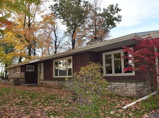 W10010 View Ridge Ln, New London, WI 54961