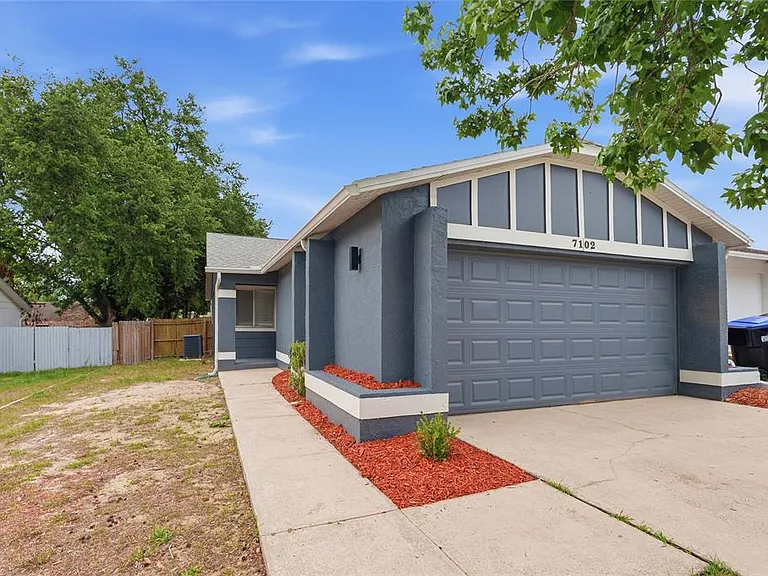 7102 Harbor Heights Cir — Photo 2