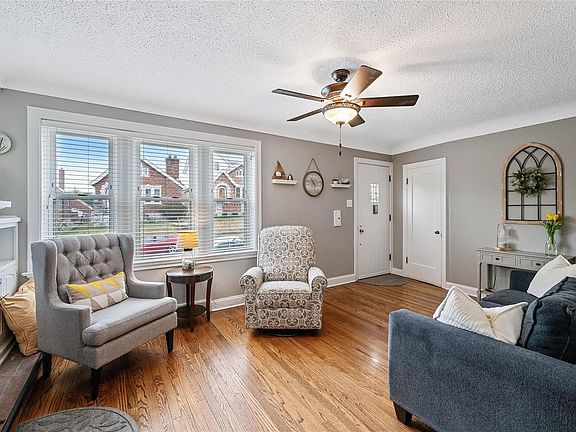 4th image of 6611 Mardel Ave