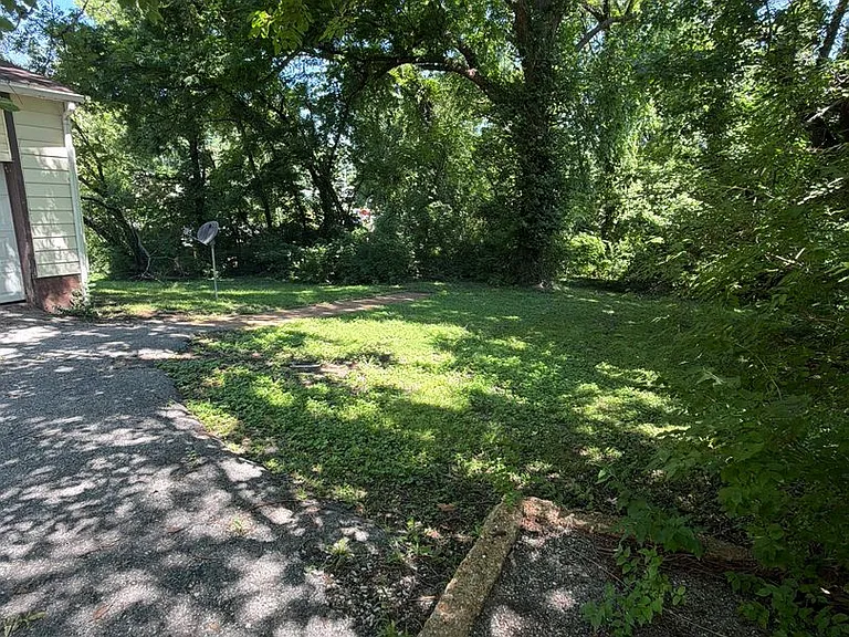 2725 Solway Ave — Photo 2