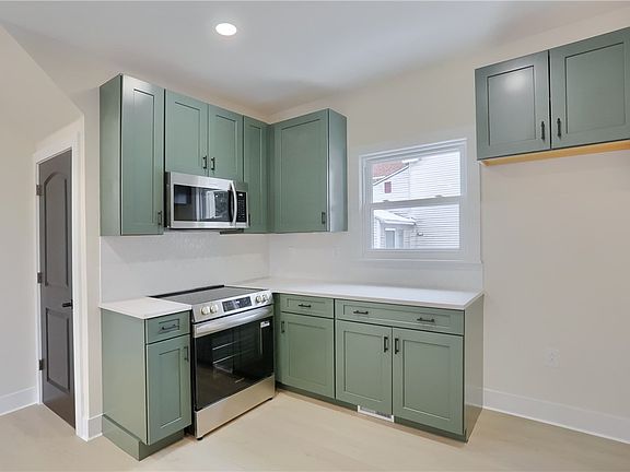 3rd image of 316 Line Ave