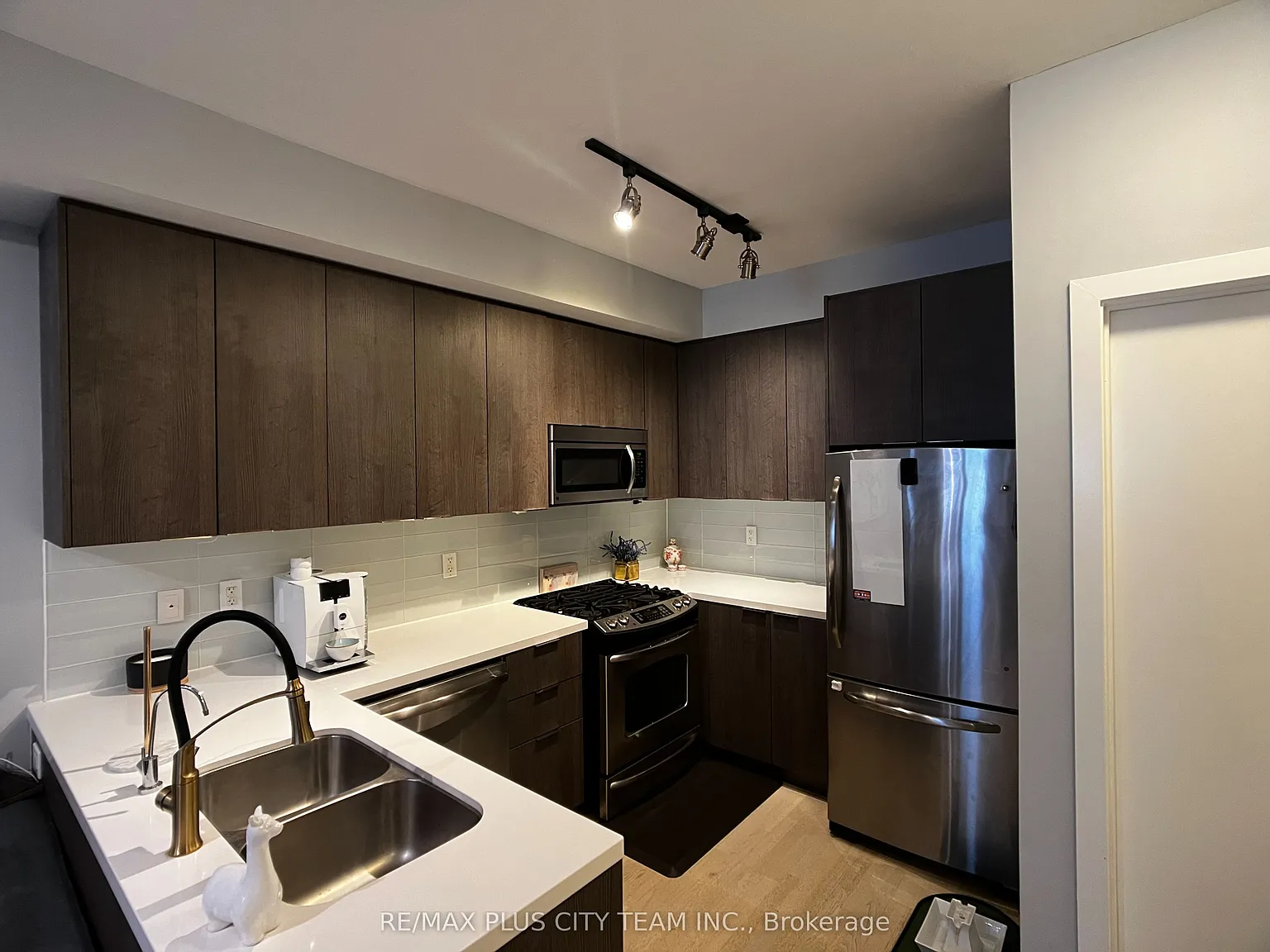 2 bed, $2,900 — Photo 4
