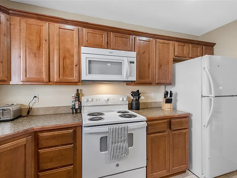 4462 W Alberta St — Photo 13