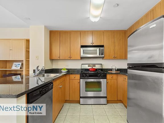 3rd image of 455 Main St APT 12C