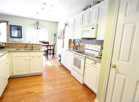 4th image of 159 Autry Ave #363