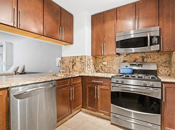 4th image of 7 E 14th St APT 324