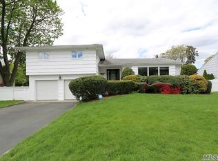 71 The Dell, Albertson, NY 11507