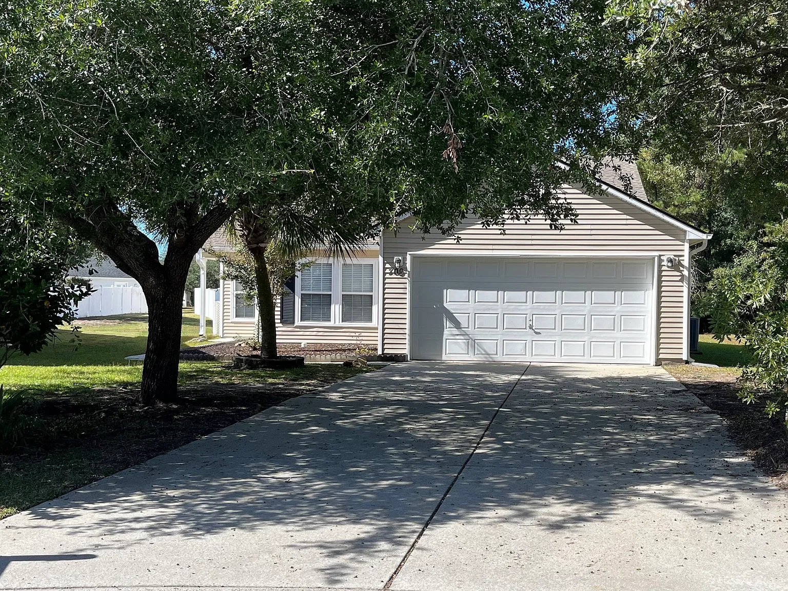 3 bed, 1760 sqft, $2,100 — Photo 1
