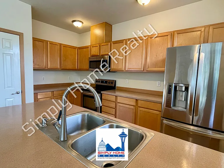 1399 Hudson St — Photo 12
