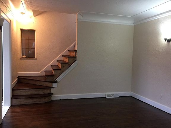 Living room, stairs to bedrooms