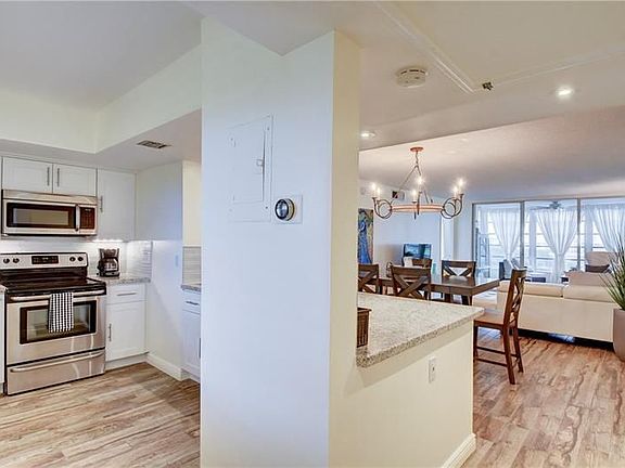 5th image of 2661 S Course Dr APT 808