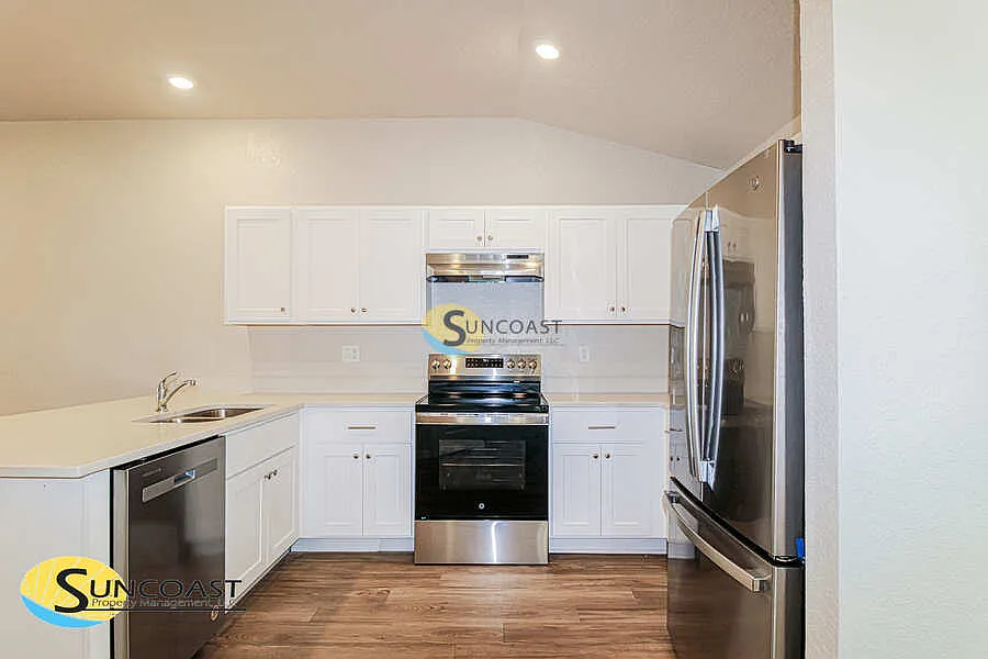 Modern 2 Bed 2 Bath Duplex | Lawn Care Included — Photo 4