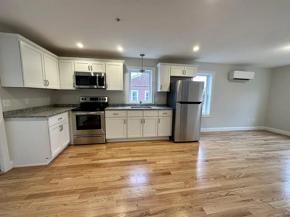 415 Danforth St #1
