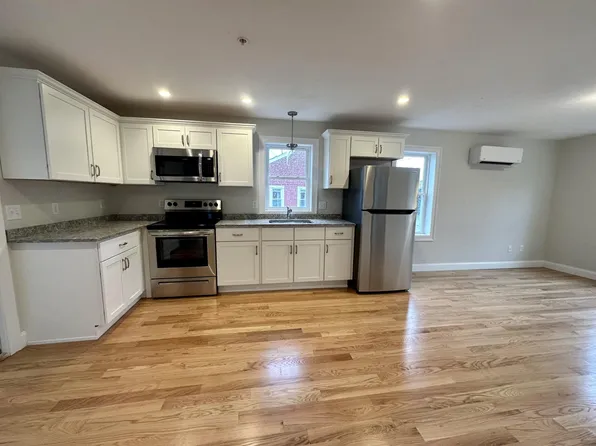 415 Danforth St APT 1, Taunton, MA 02780