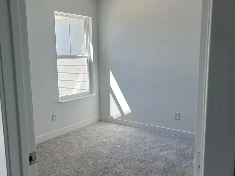 15226 Farrington Way — Photo 6